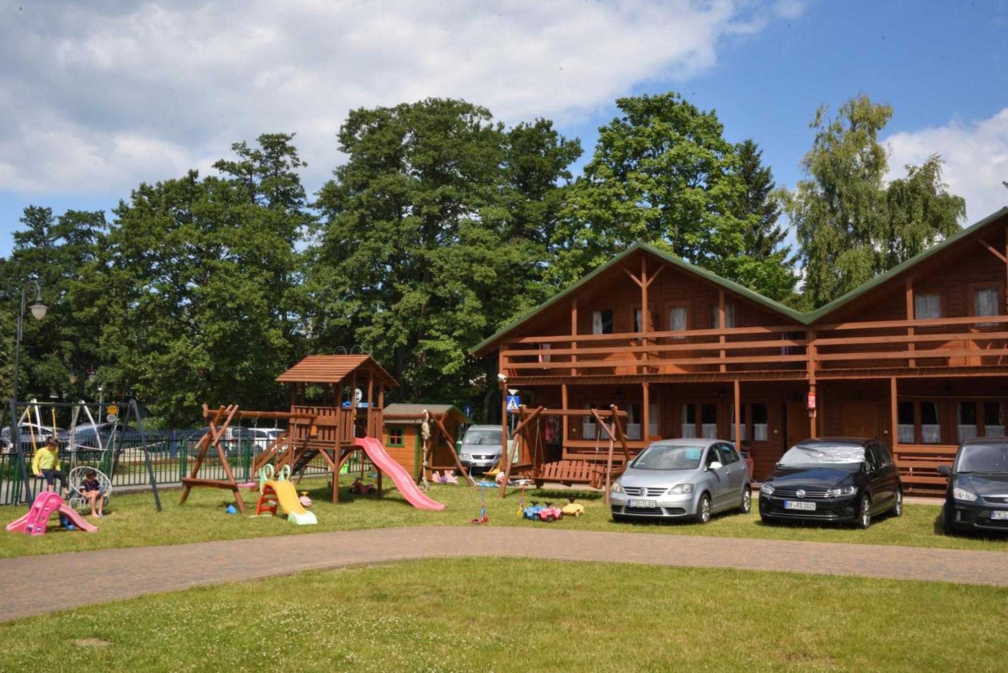 Mlodziezowy Domek Dla Grup Eldorado Mielno Centrum, 200M Od Morza Luaran gambar