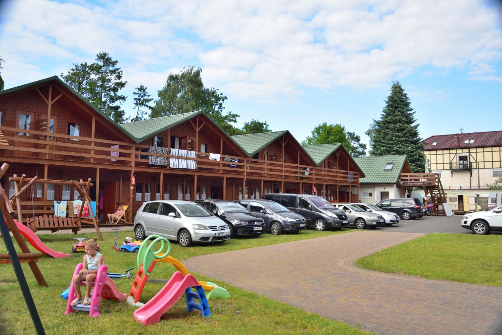 Mlodziezowy Domek Dla Grup Eldorado Mielno Centrum, 200M Od Morza Luaran gambar
