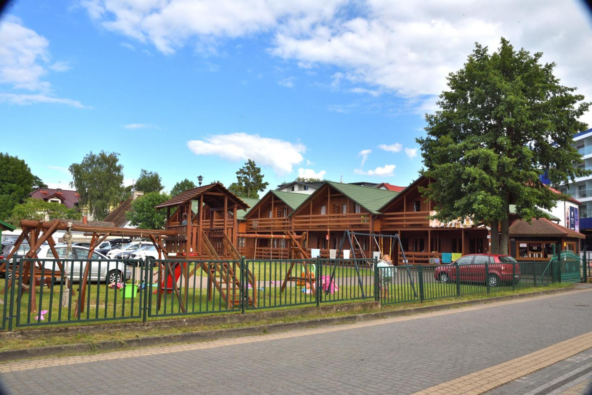 Mlodziezowy Domek Dla Grup Eldorado Mielno Centrum, 200M Od Morza Luaran gambar
