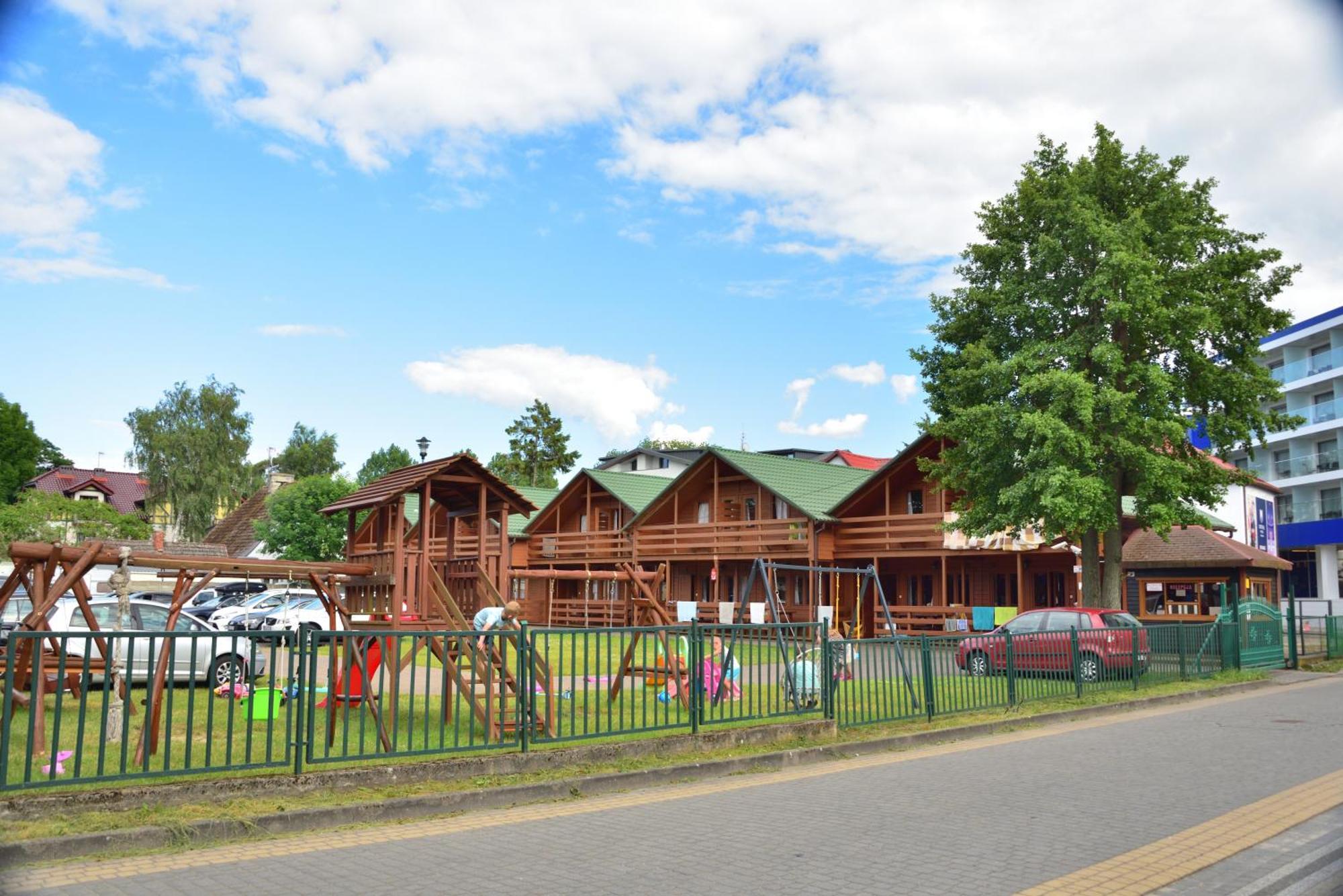 Mlodziezowy Domek Dla Grup Eldorado Mielno Centrum, 200M Od Morza Luaran gambar